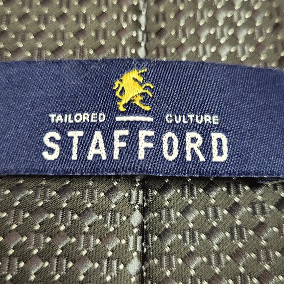Stafford ~ Geometric / Solid Necktie ~ Excellent Condition - Picture 6 of 6